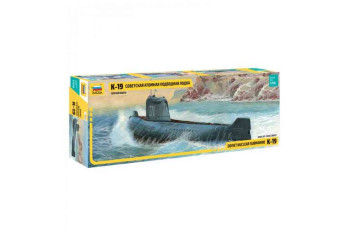 ZVEZDA 9025 K-19 Soviet Nuclear Submarine 'Hotel' Class 1/350