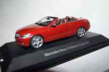 MINICHAMPS B66962430 Mercedes Benz E Klasse Fire opal 