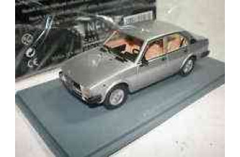 NEO MODELS Alfa Romeo Alfetta 2000, silber